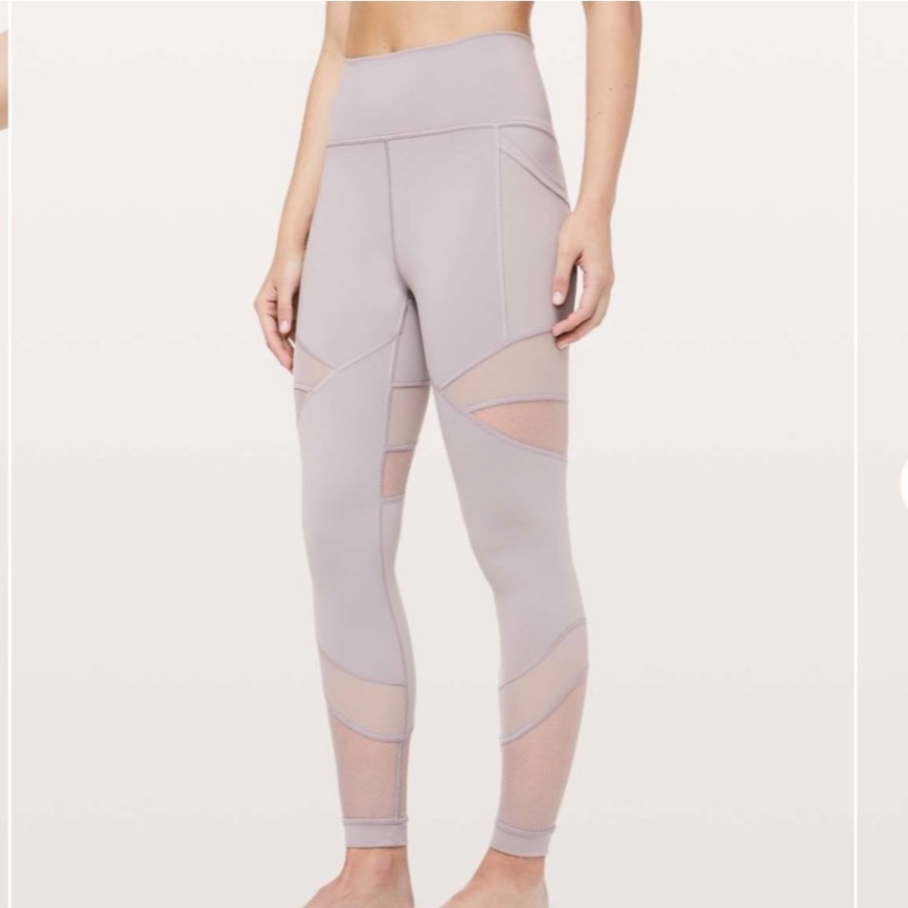 Lululemon Forget The Sweat Tight
*25"
Dark Chrome Size 4